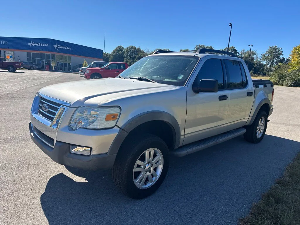 Used 2010 Silver Ford XLT image 3