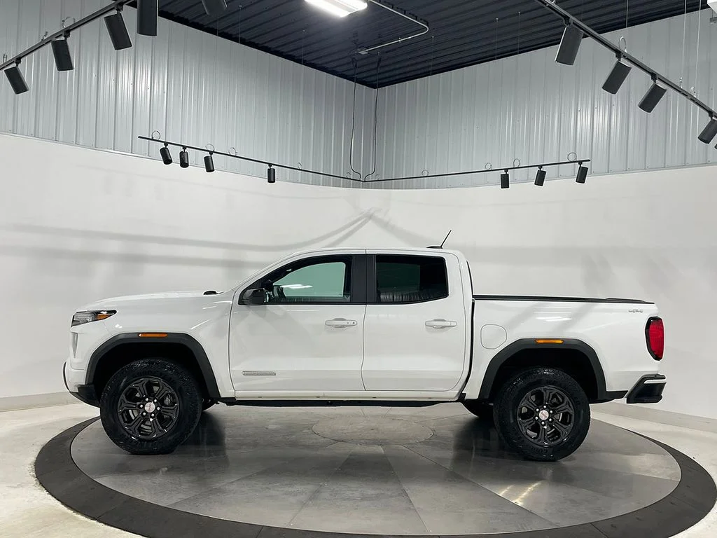 Used 2024 White GMC Elevation image 15