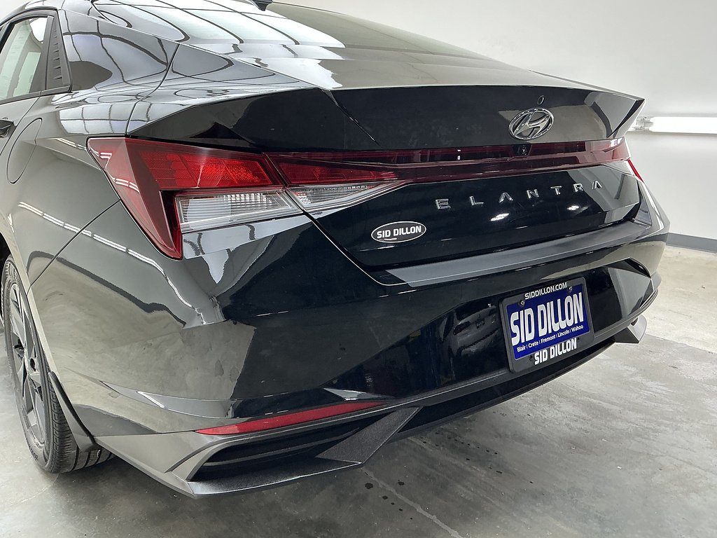 Used 2022 Phantom Black Hyundai SEL image 21
