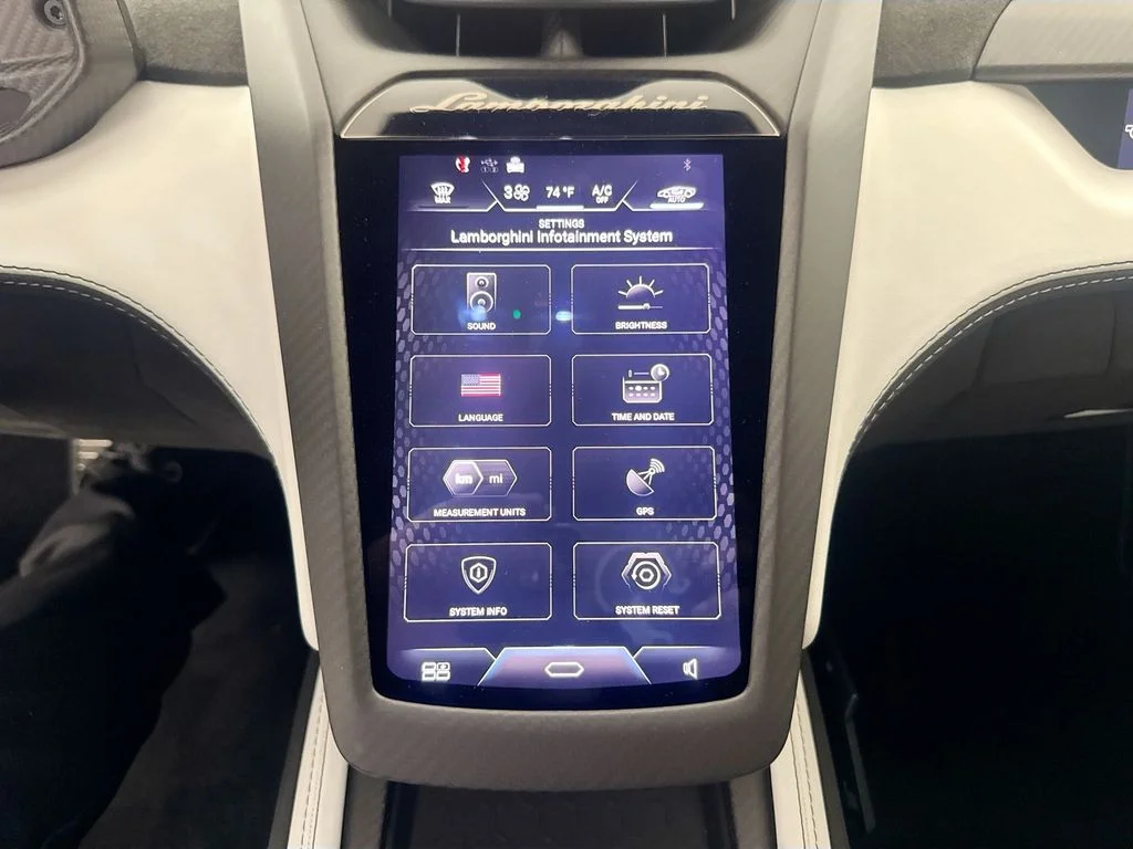 Used 2024  Lamborghini  image 16
