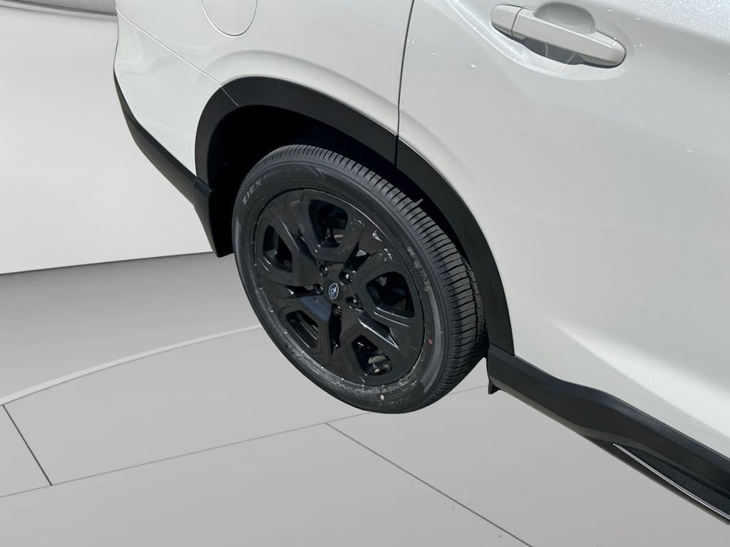 Used 2025 Crystal White Pearl Subaru Onyx Edition image 27