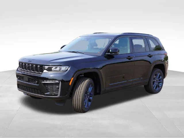 New 2026 Diamond Black Crystal Pearl-Coat Exterior Paint Jeep Limited image 7