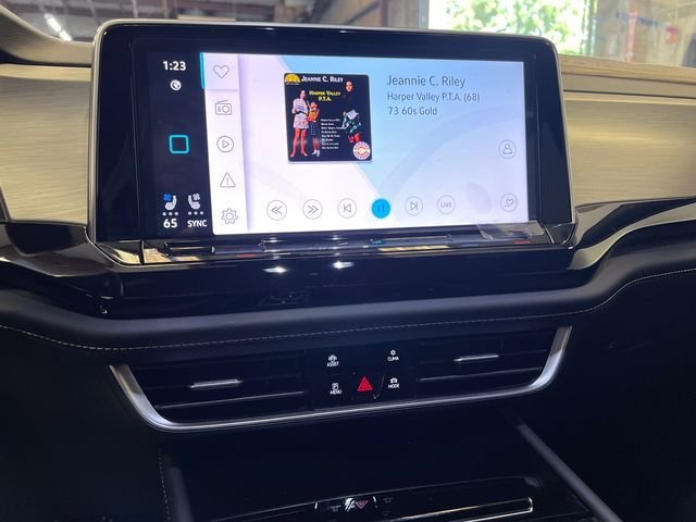 New 2026 White Volkswagen 2.0T SE w/Technology image 17