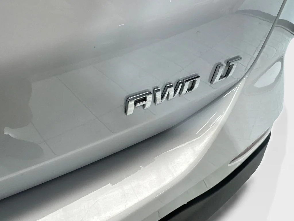 Used 2024 White Chevrolet LT image 24
