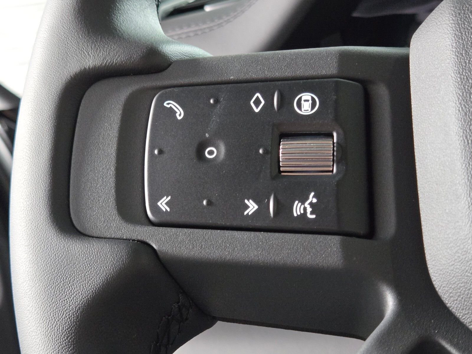 New 2026 Carpathian Grey Land Rover X-Dynamic SE image 25