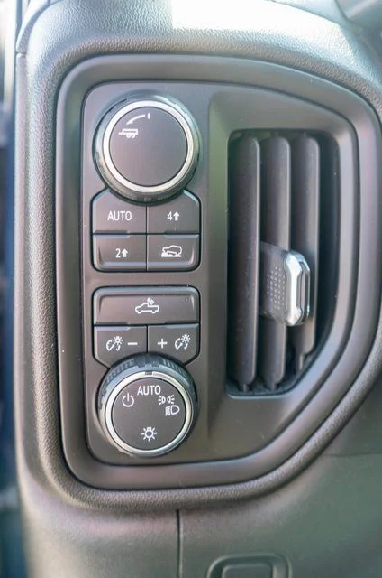 Used 2019 Blue Chevrolet Custom image 19