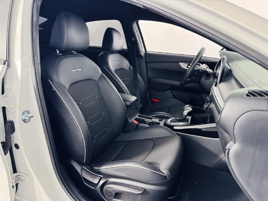 Used 2023 White Kia GT-Line image 30