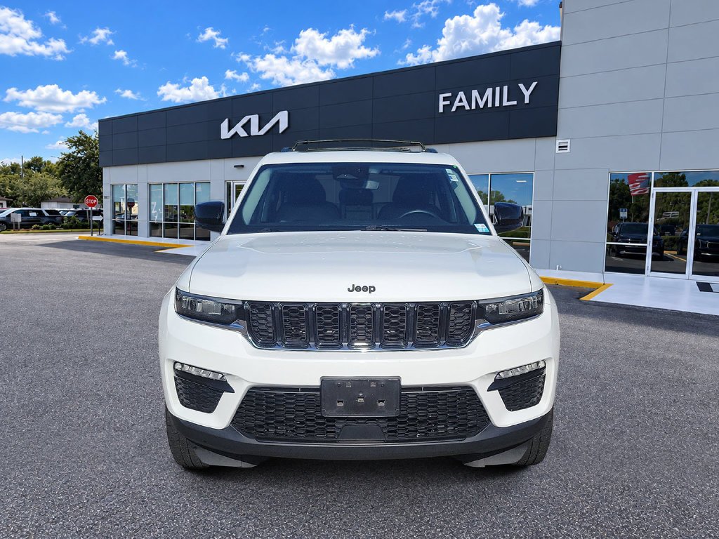 Used 2022 Bright White Clearcoat Jeep Limited image 2
