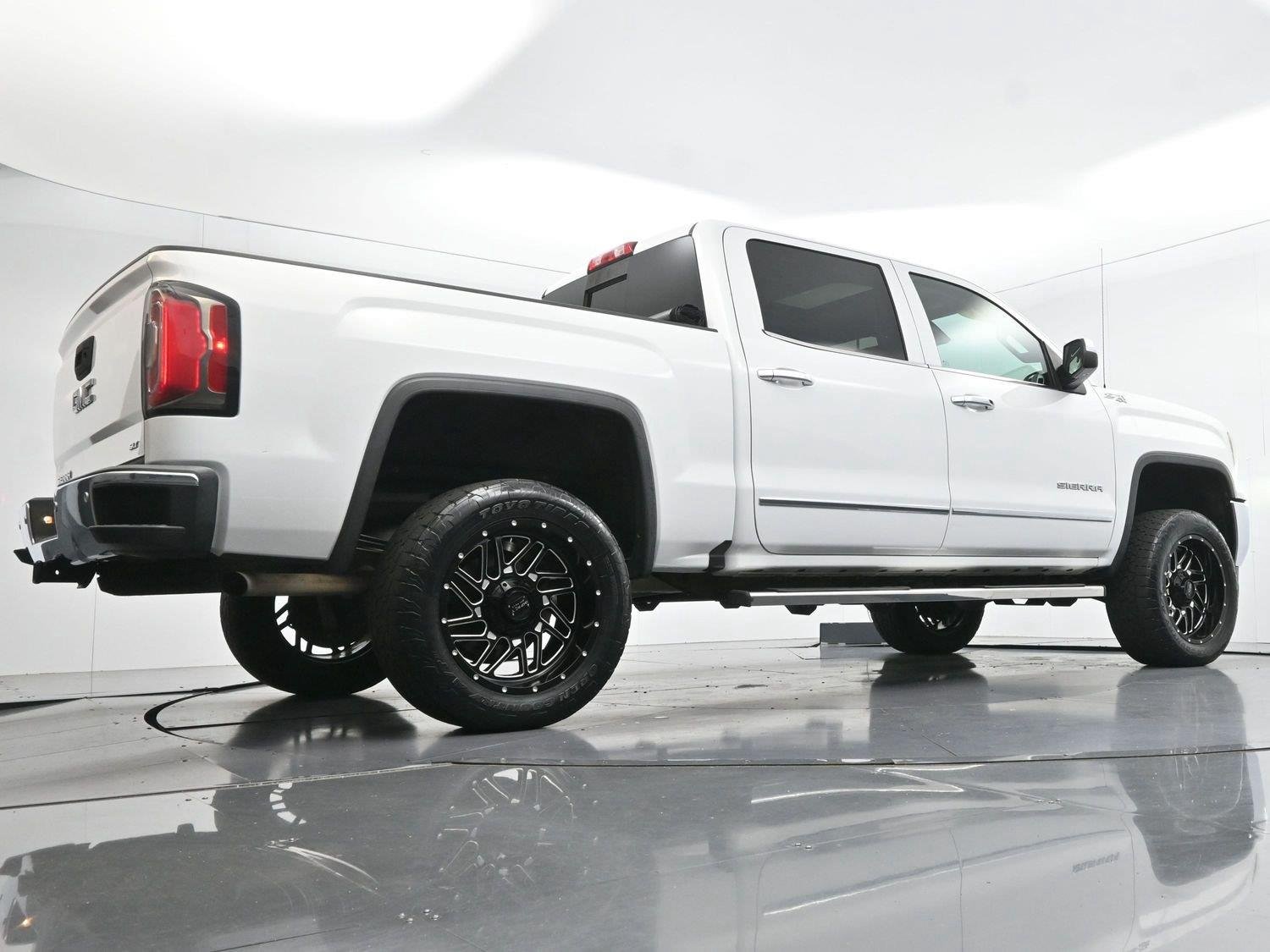 Used 2018 Summit White GMC SLT image 49