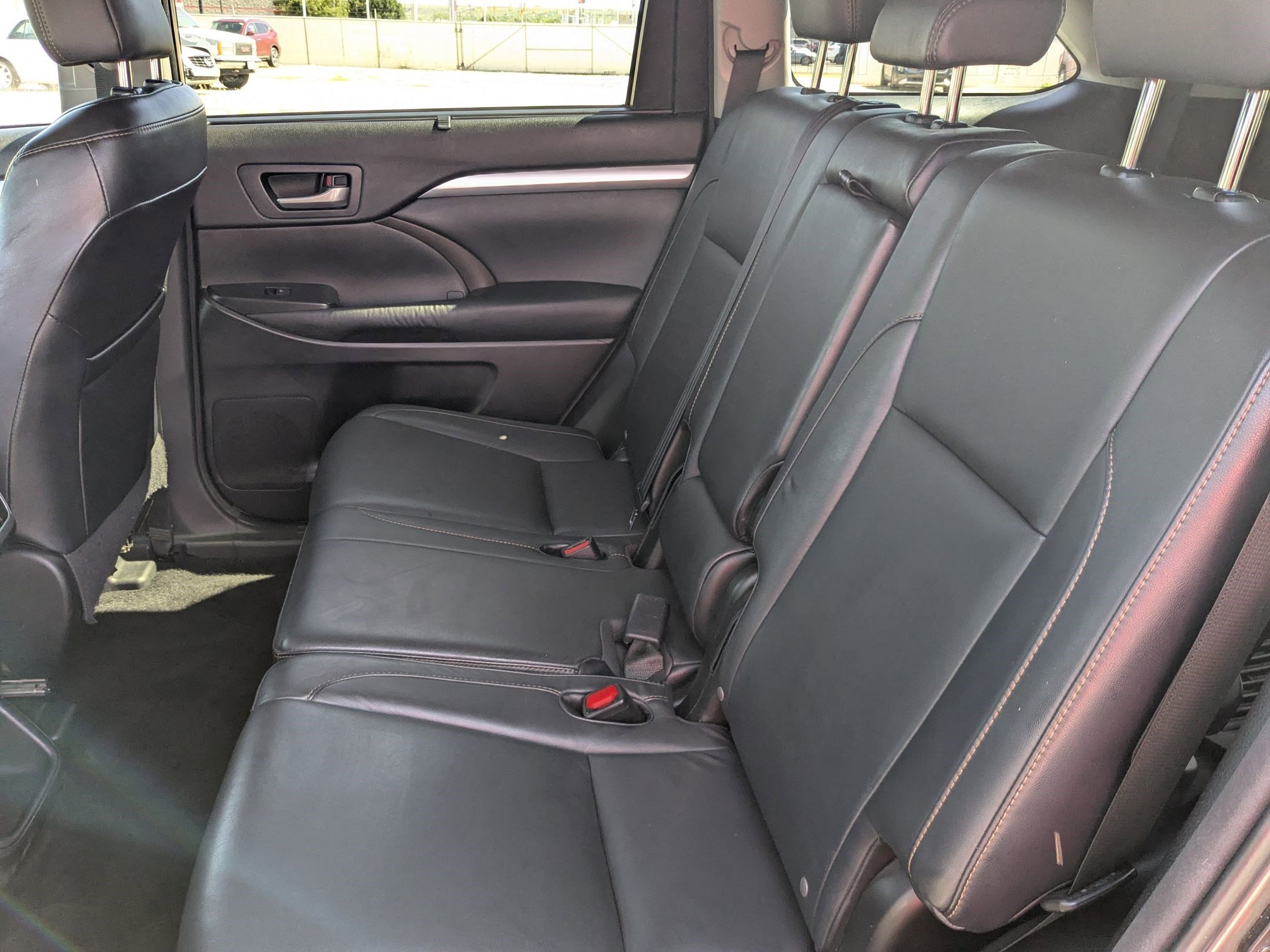 Used 2016 Predawn Gray Mica Toyota XLE image 32