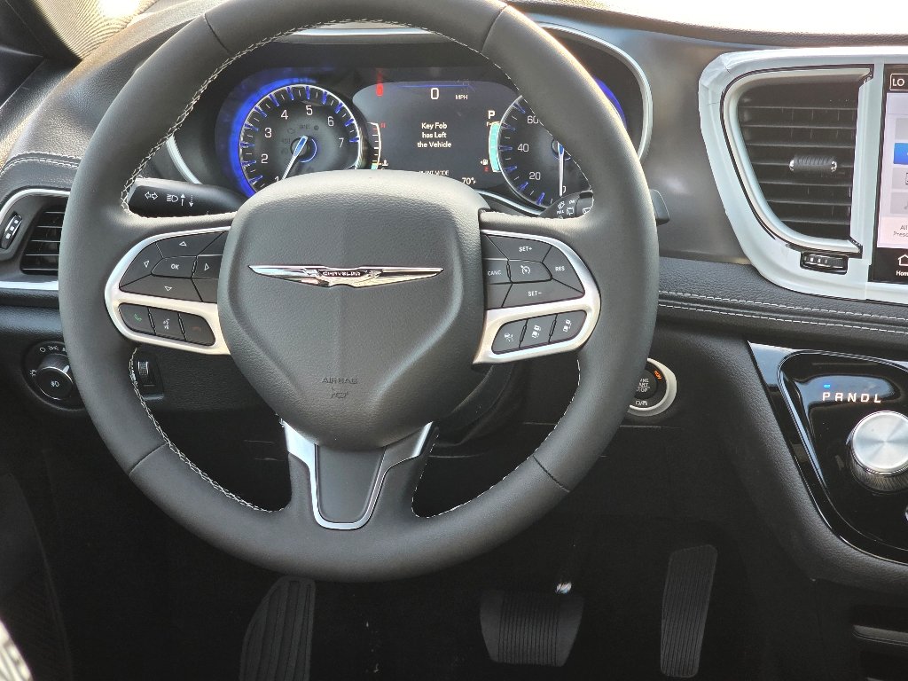 2026 Chrysler Pacifica Select - Photo 14
