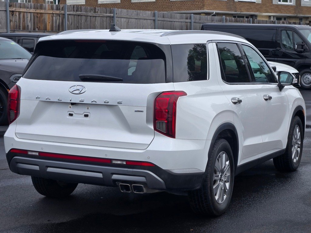 Used 2025 White Hyundai SEL image 12