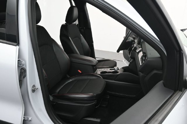 Used 2025 Silver Metallic Ford ST-Line image 31