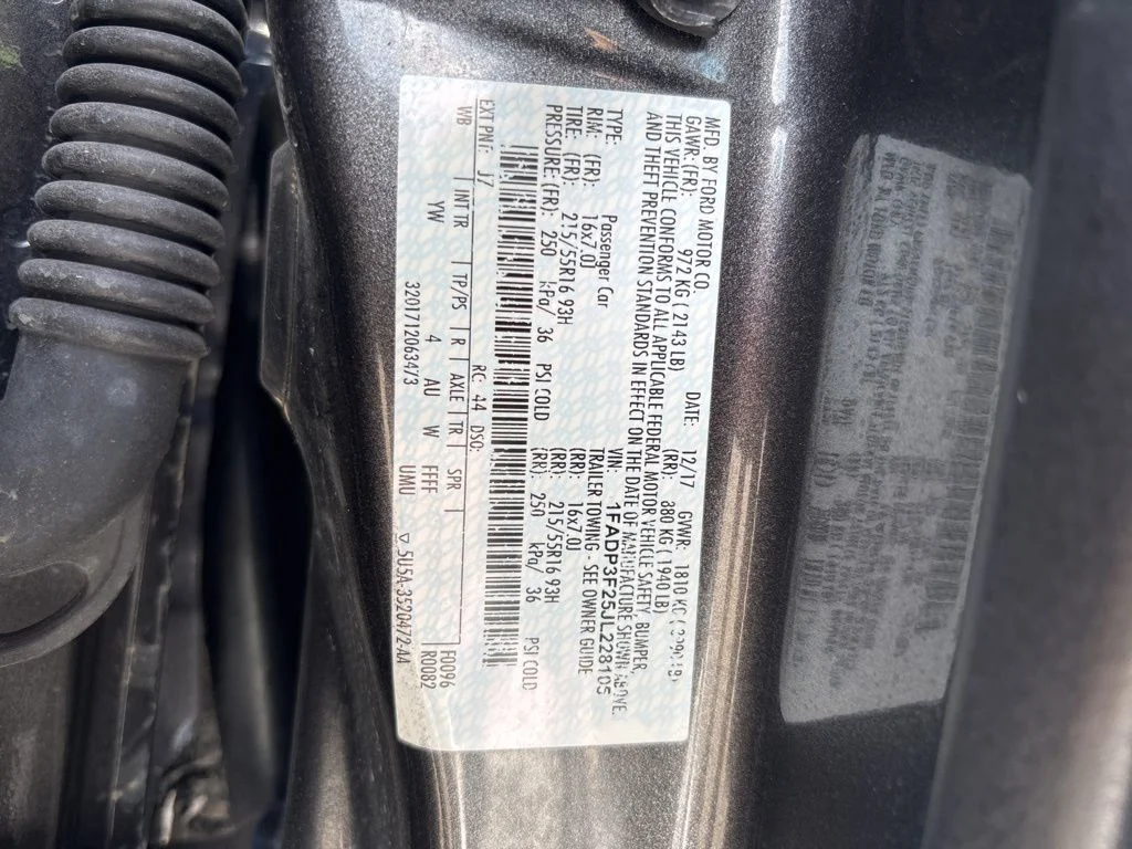 Used 2018 Gray Ford SE image 10