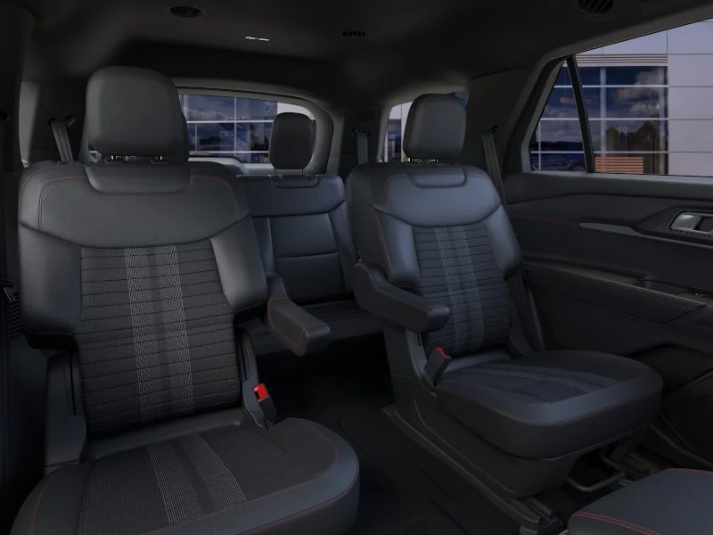 New 2026 Star White Metallic Tri-Coat Ford ST-Line image 35