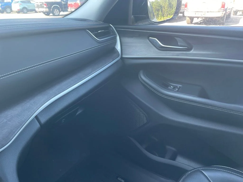 Used 2023 White Jeep Limited image 25