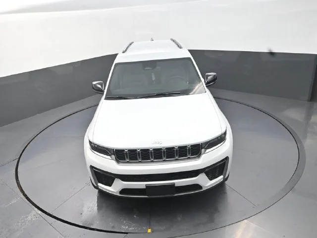 New 2026 Bright White Clear-Coat Exterior Paint Jeep Limited image 11