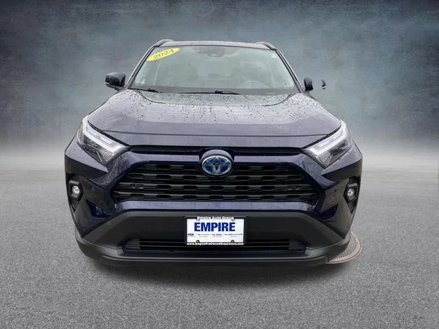 Used 2024  Toyota XLE Premium image 29