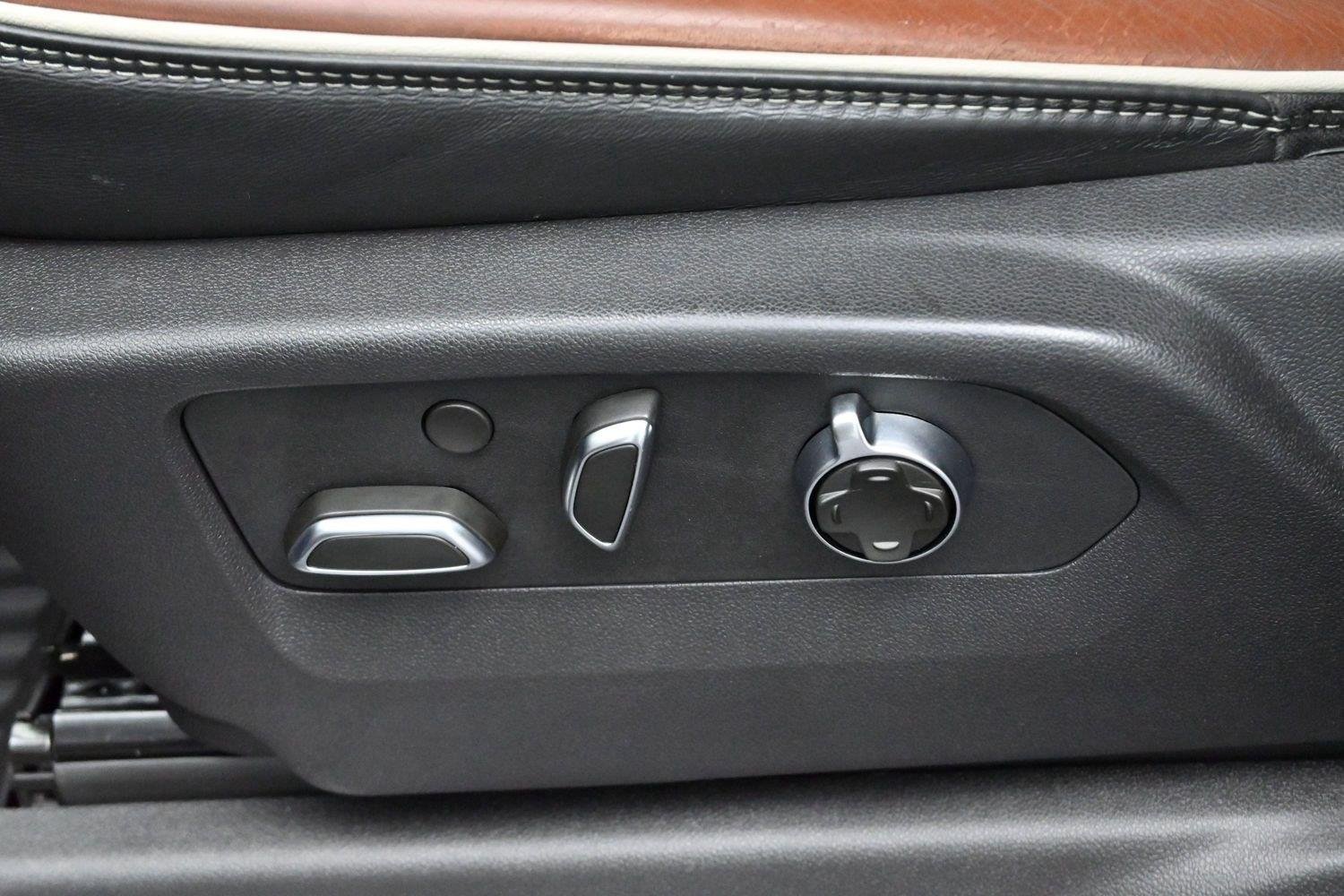 Used 2025 Onyx Black GMC Denali Ultimate image 14