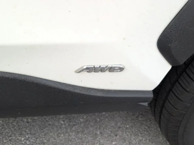 Used 2022 White Toyota XLE image 5