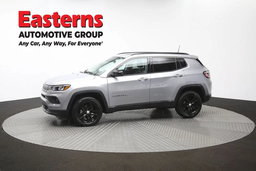 Used 2022 Silver Jeep Latitude image 60