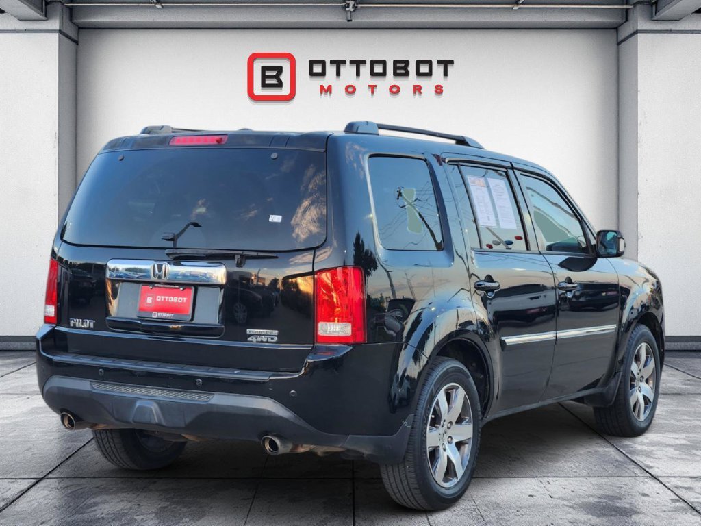 Used 2015 Black Honda Touring image 4