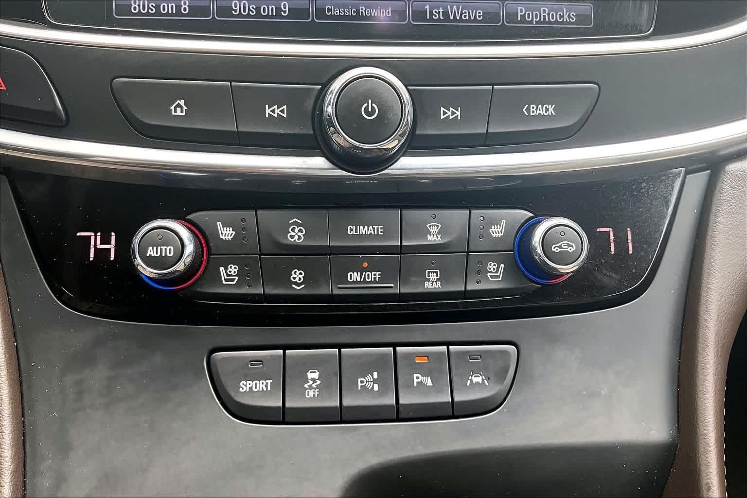 Used 2017  Buick  image 32