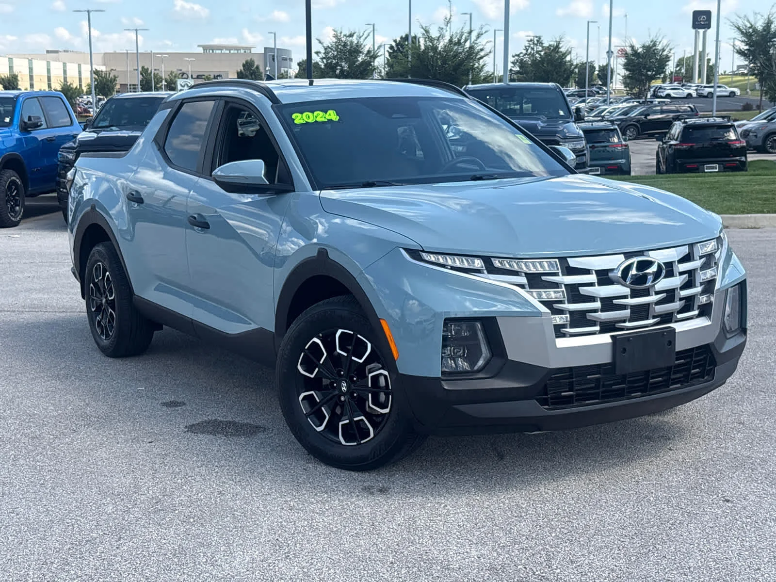 Used 2024 Hyundai Santa Cruz SEL with VIN 5NTJCDDE0RH110167 for sale in Kansas City
