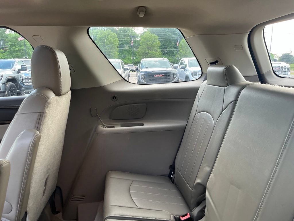 Used 2016 WHITE FROST TRICOAT GMC Denali image 32