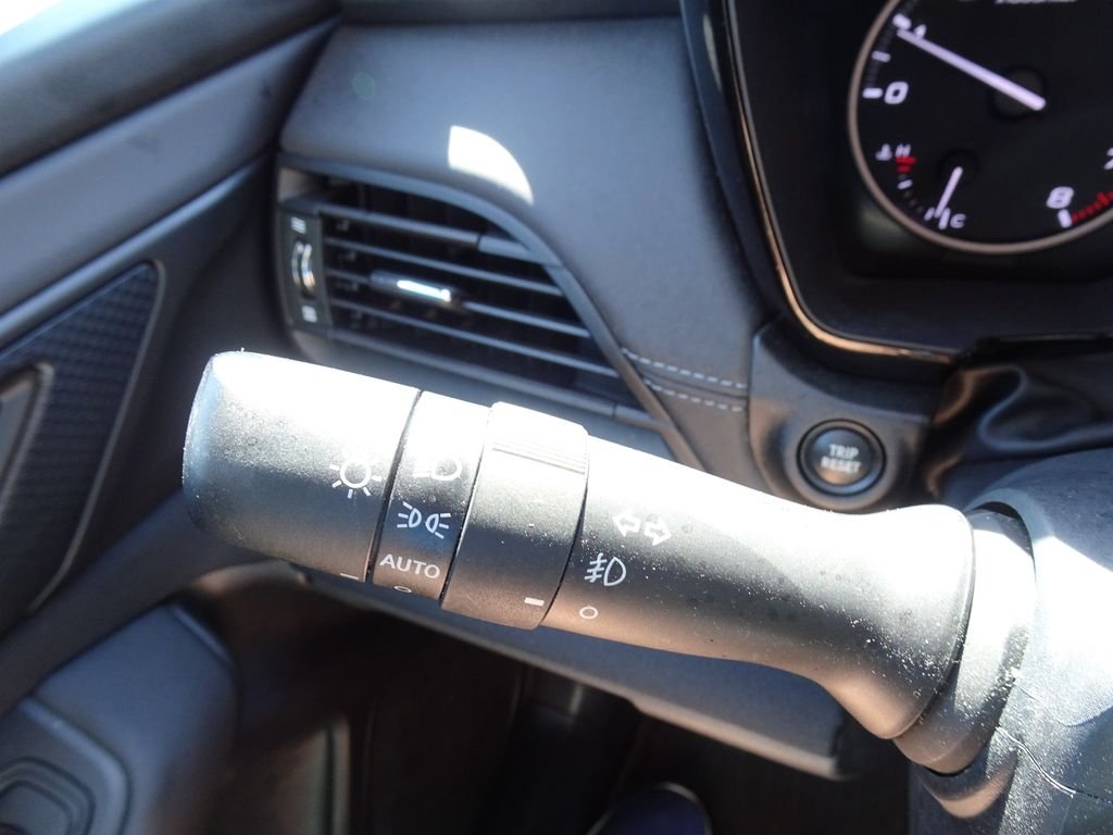 Used 2024 White Subaru 2.5i image 25