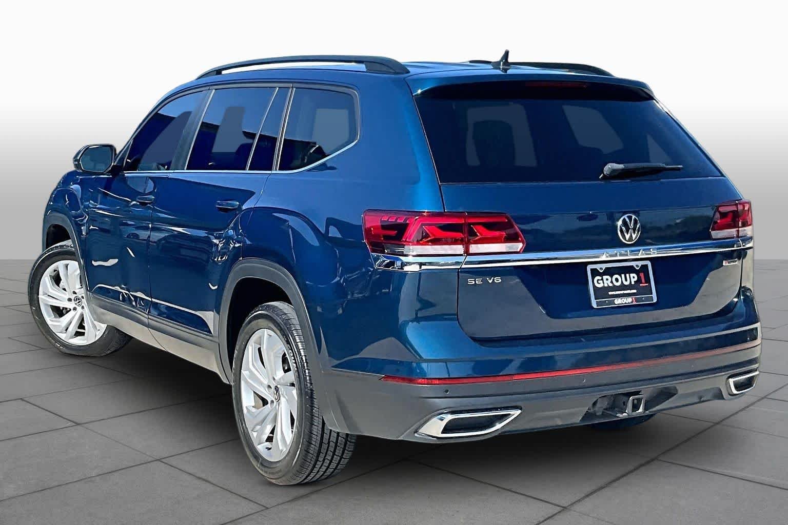 Used 2022 Tourmaline Blue Metallic Volkswagen 3.6L V6 SE w/Technology image 11
