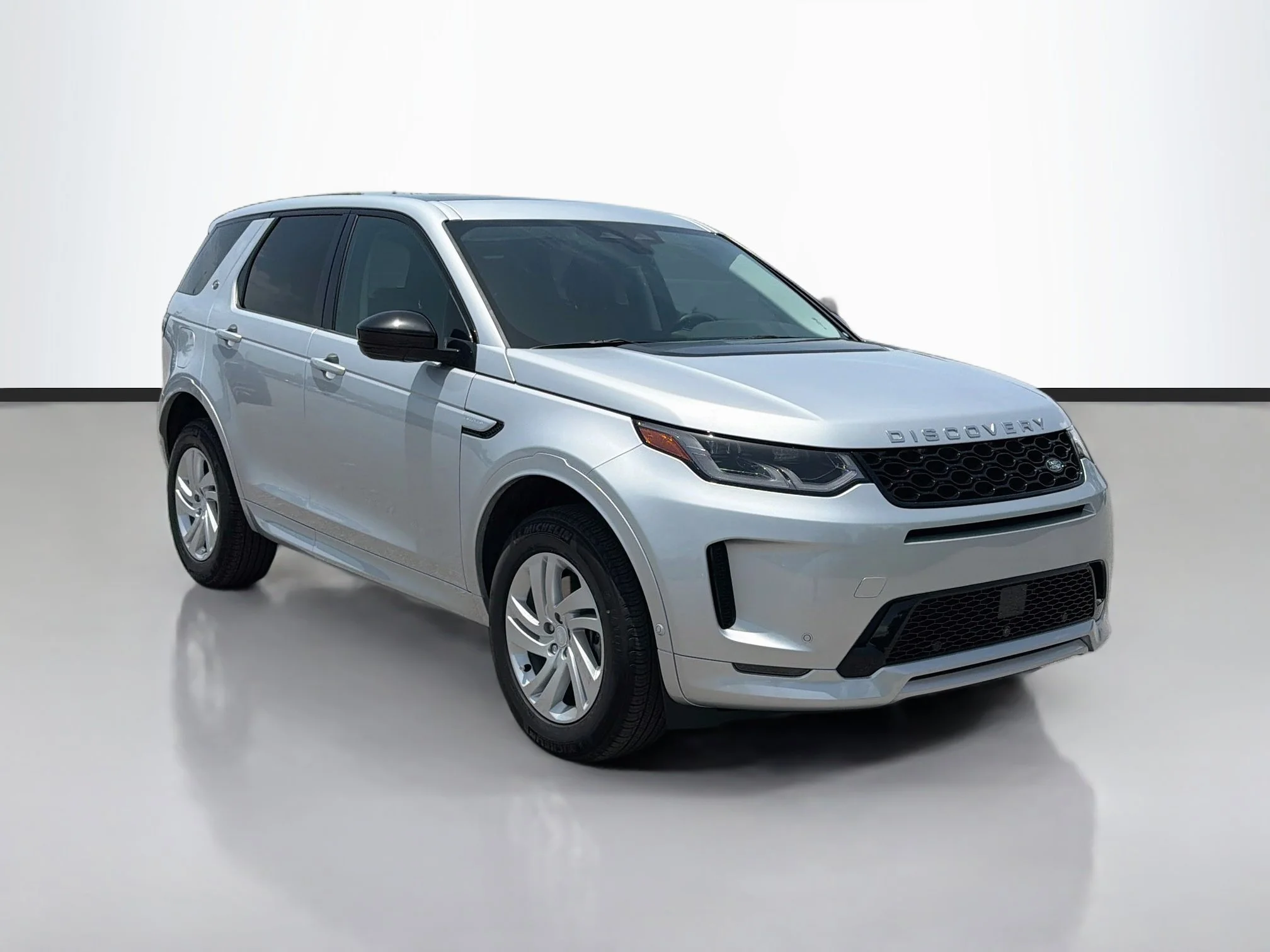 Certified Used 2025 Hakuba Silver Metallic Land Rover S image 7