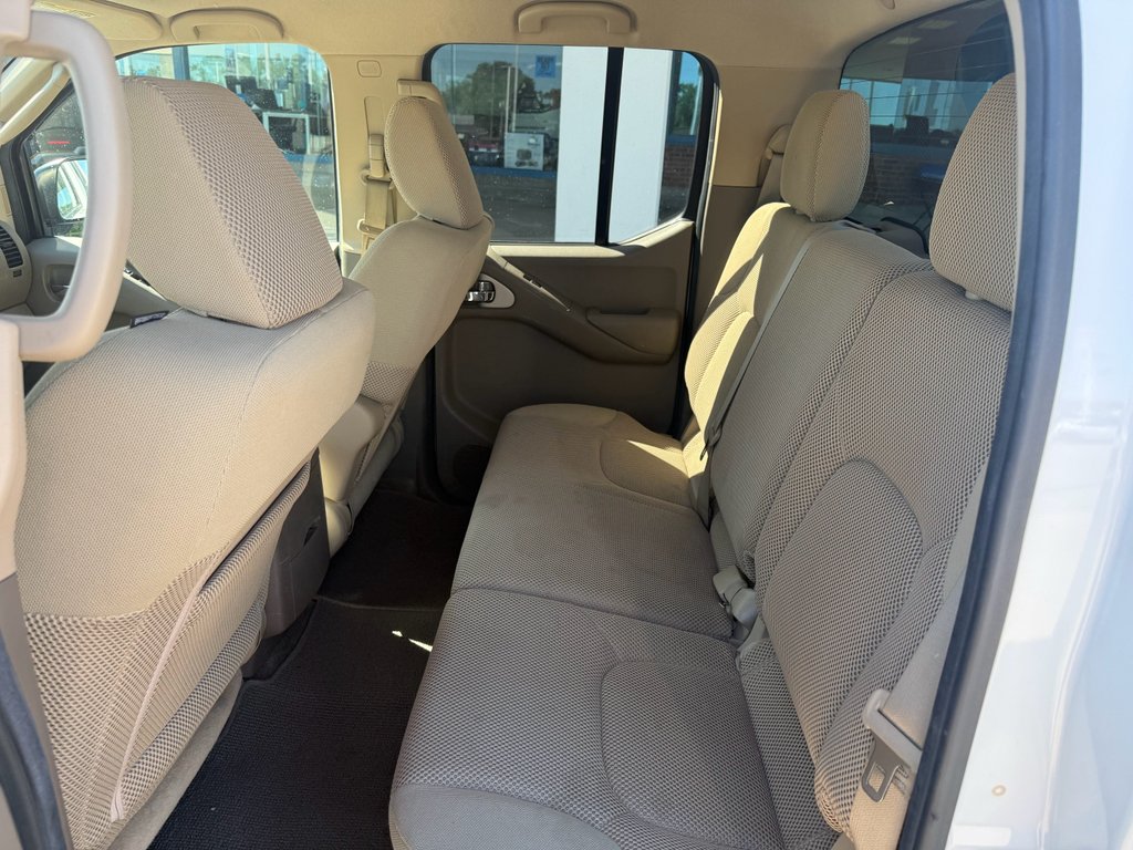 Used 2010 Avalanche Nissan SE image 12