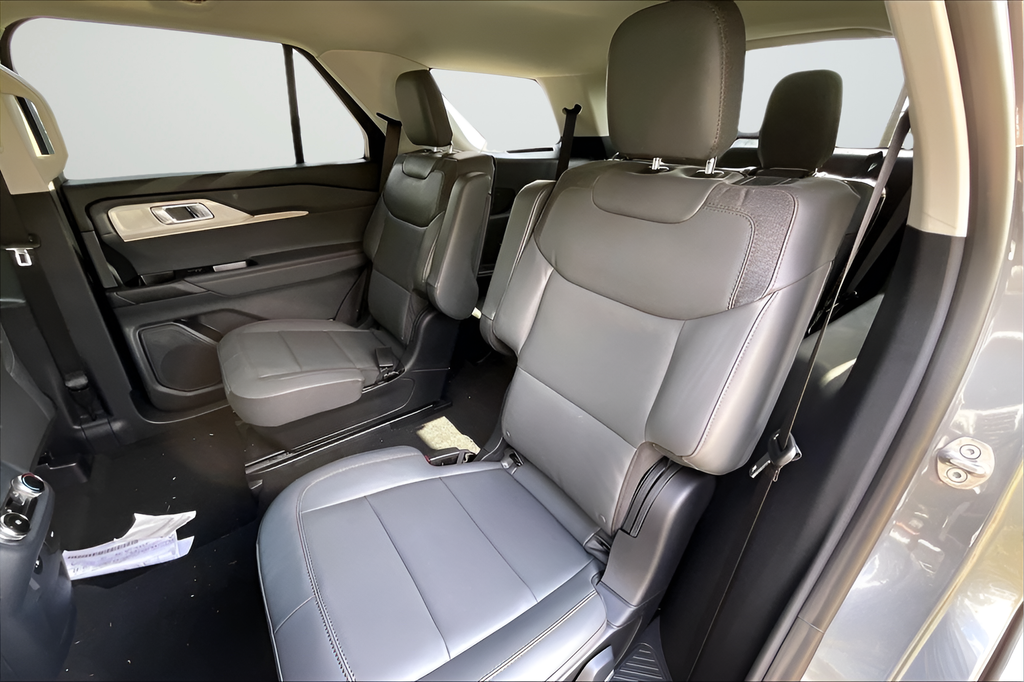 New 2026 Carbonized Gray Metallic Ford Active image 18