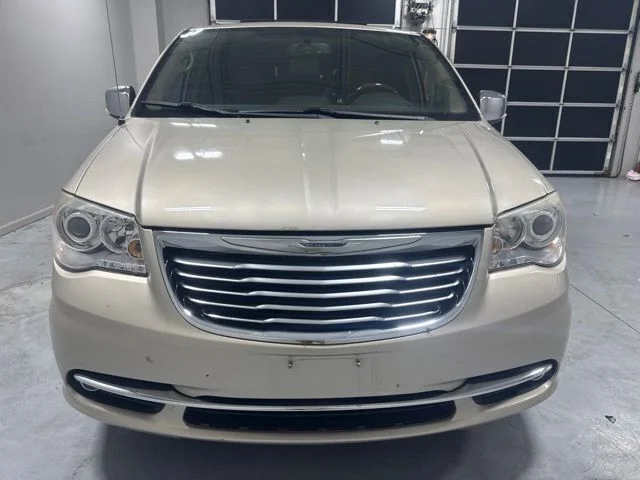Used 2015 Beige Chrysler Limited image 3