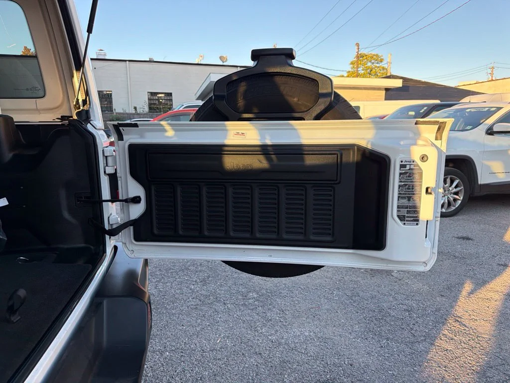 Used 2023 White Jeep Sport S image 10