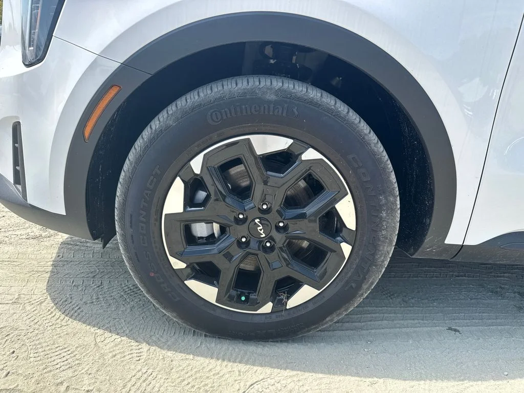 2025 Kia Sorento S - Photo 9
