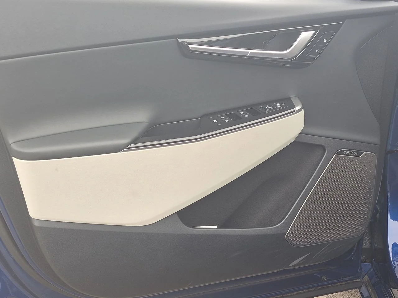 Certified Used 2022 Yacht Blue Kia GT-Line image 23