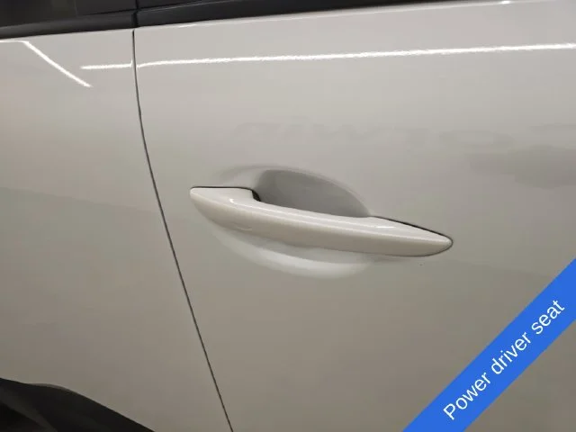 Used 2025 Wind Chill Pearl Mazda 2.5 S Preferred Package image 8
