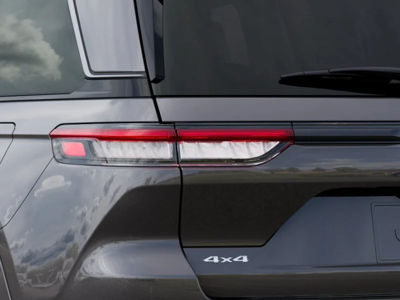 New 2026 Baltic Gray Metallic Clear-Coat Exterior Paint Jeep Limited Reserve image 9