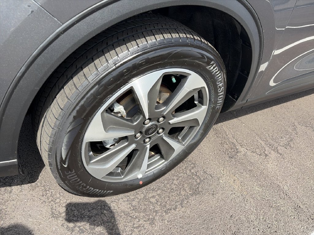 Used 2025  Ford Platinum image 10