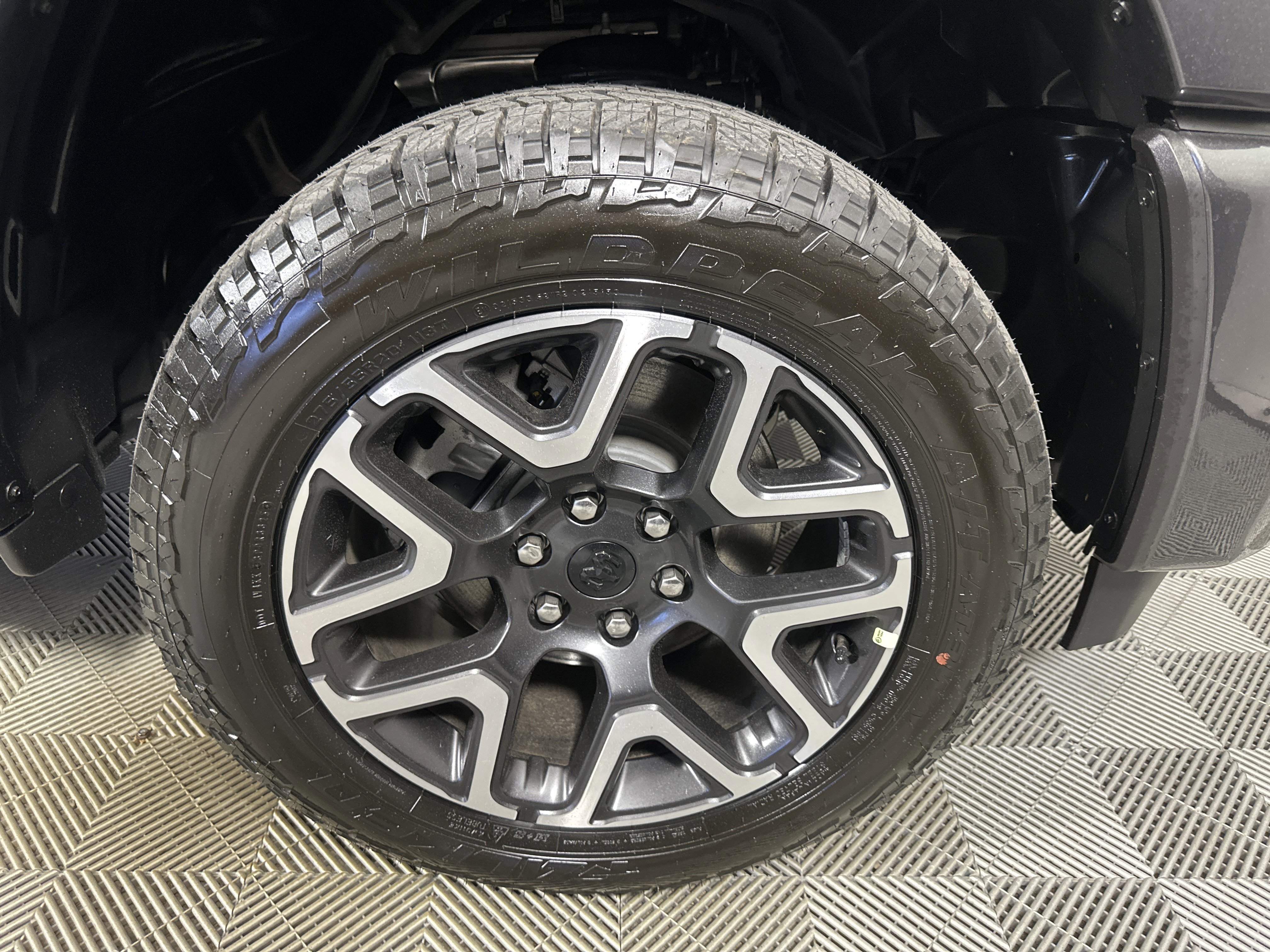 New 2026 Granite Crystal Metallic Clear-Coat Exterior Paint RAM Laramie image 28