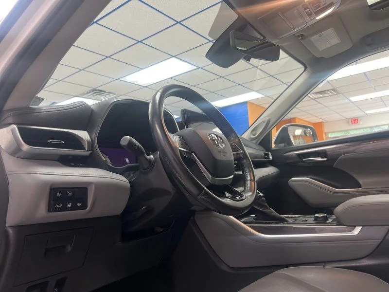 Used 2021 White Toyota Platinum image 21