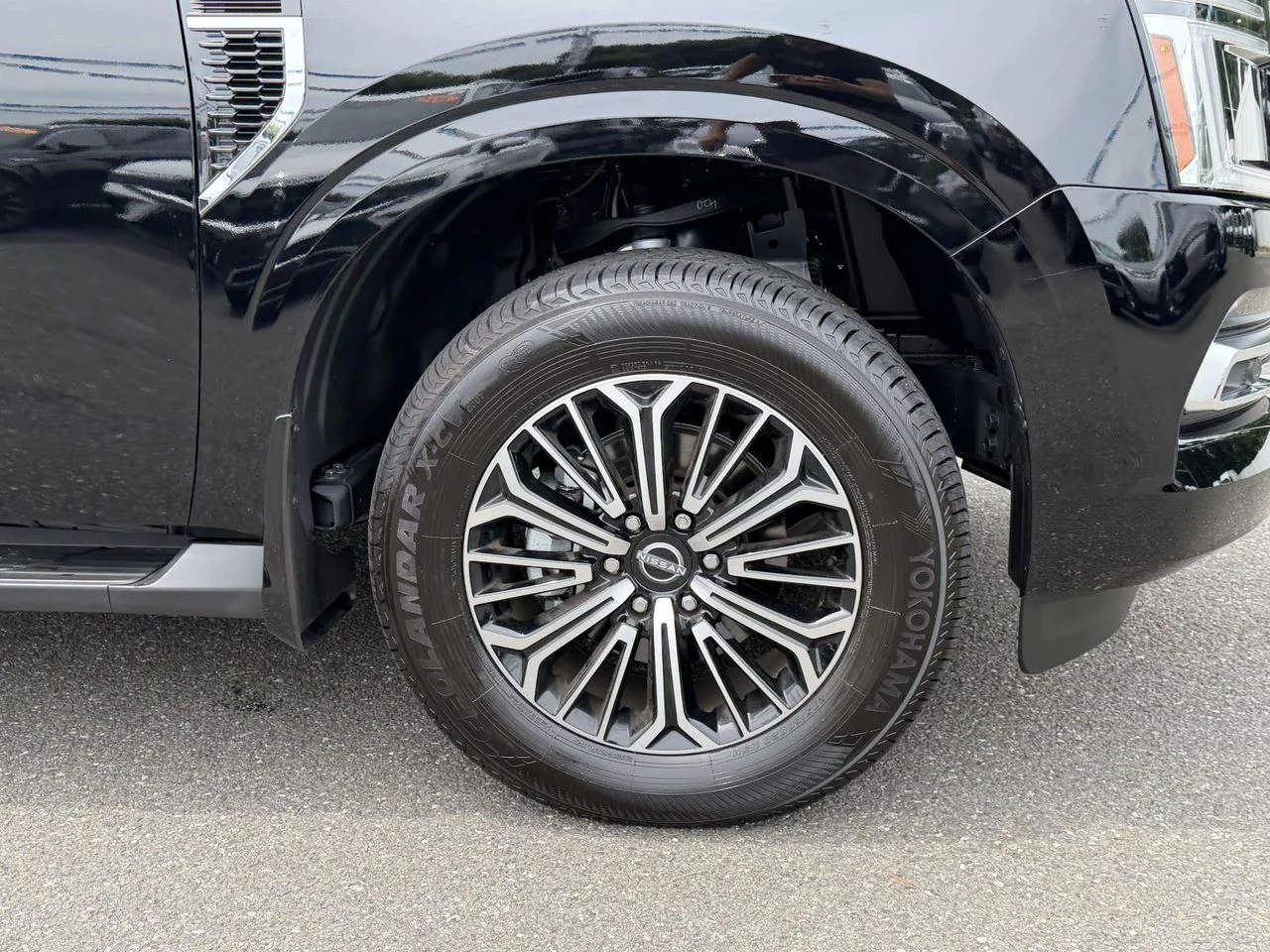 Used 2025 Super Black Nissan SL 4WD image 10