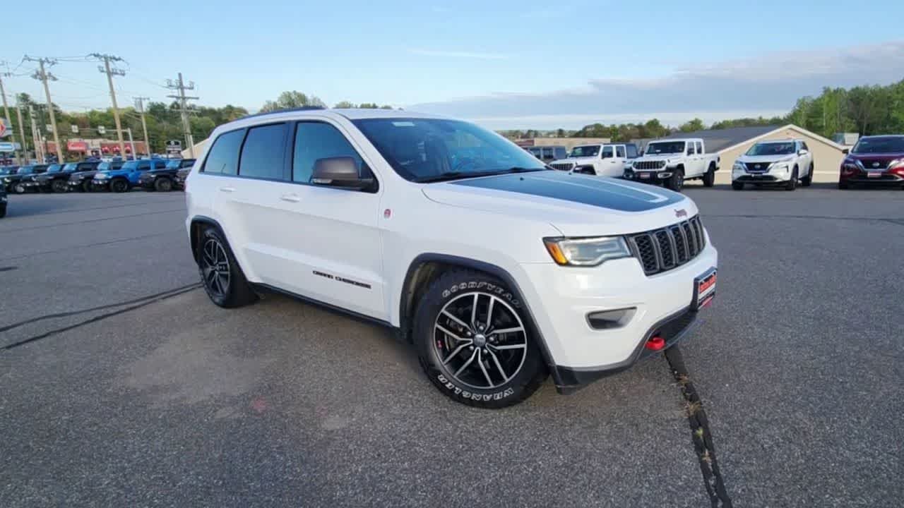 Used 2018 Bright White Clearcoat Jeep Trailhawk image 3