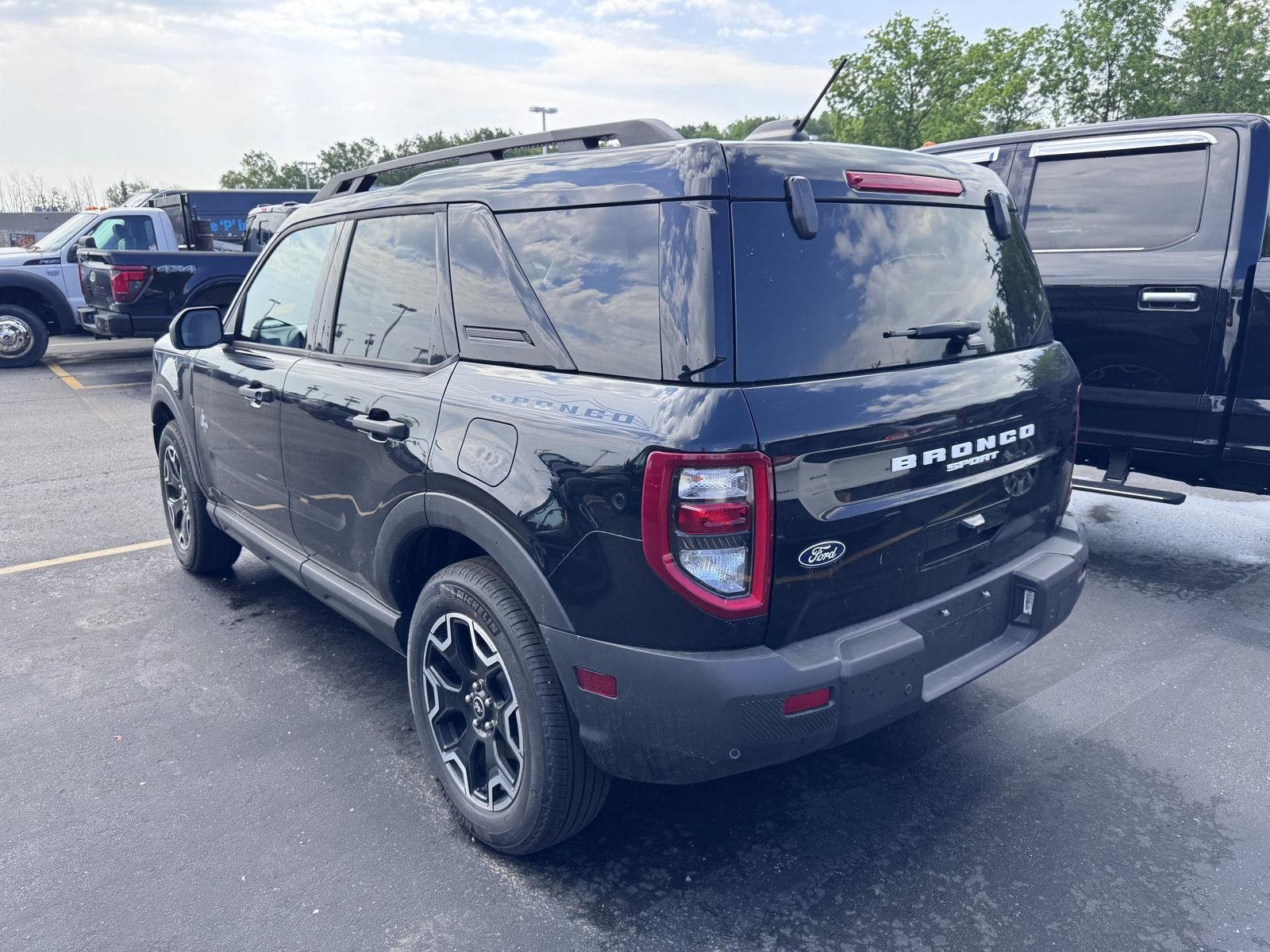 Used 2026 Shadow Black Ford Outer Banks image 6