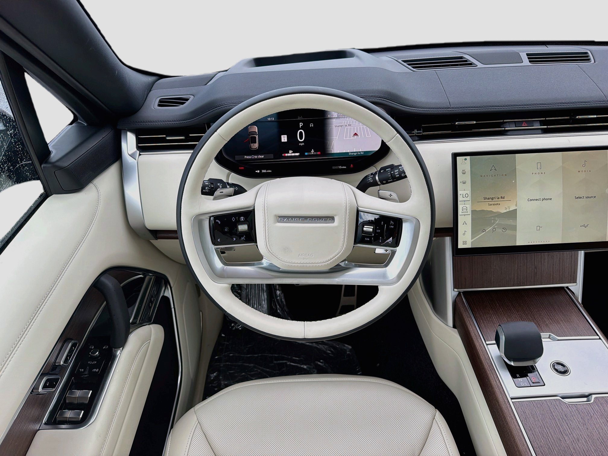 New 2026 Charente Grey Land Rover SE image 18