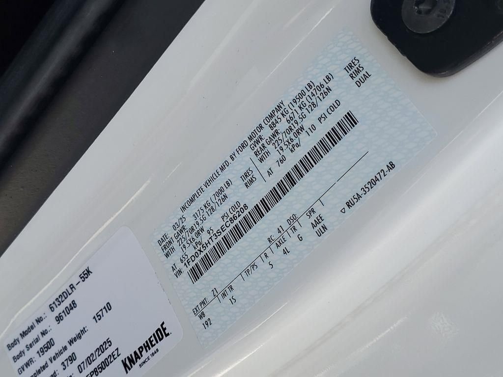 New 2025 Oxford White Ford F-550® XL image 32
