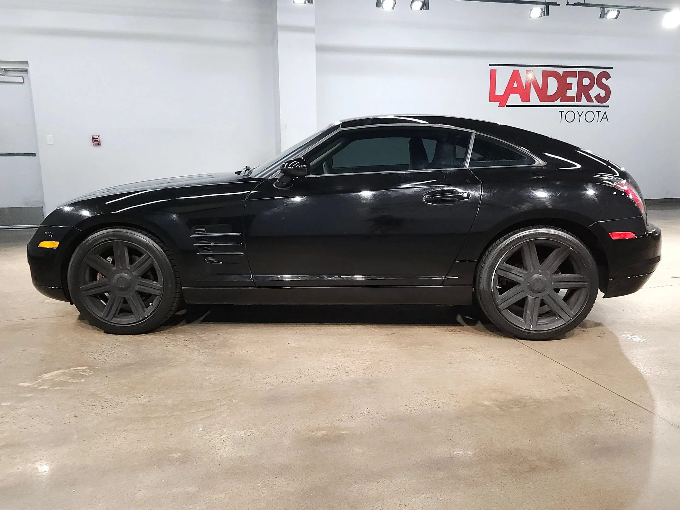 Used 2004 Black Chrysler  image 4