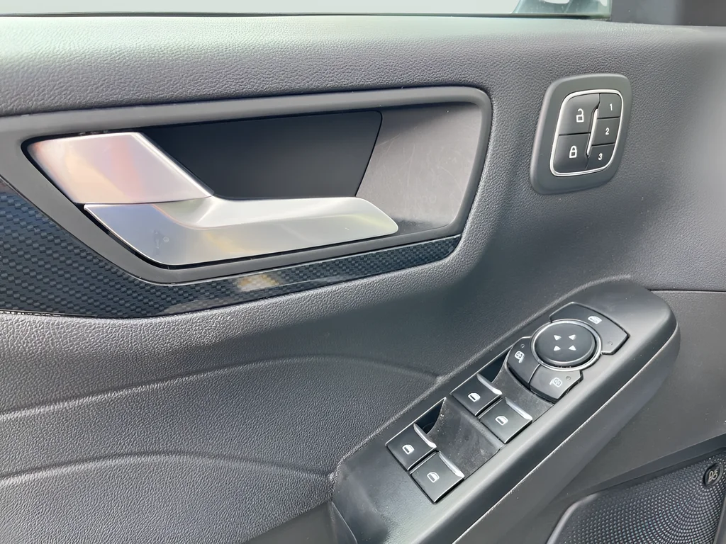 2024 Ford Escape ST-Line Select - Photo 22
